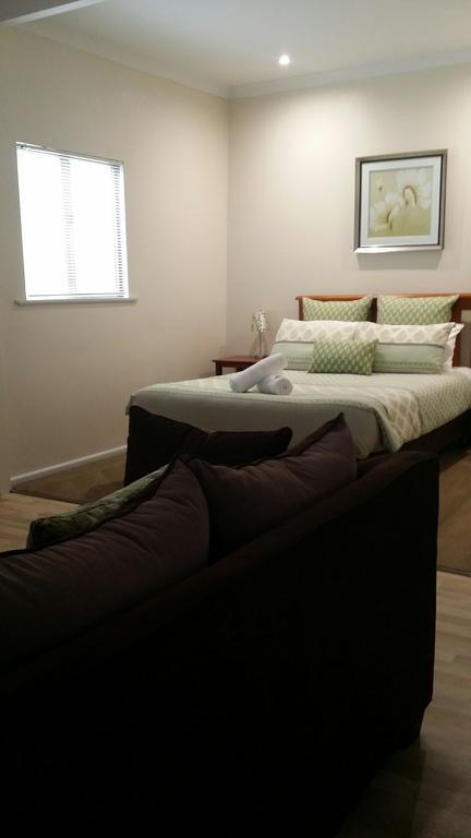 Lilacs Waterfront Villas & Cottages แอลบานี ภายนอก รูปภาพ